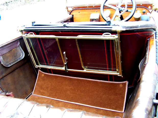 Hintere Windschutzscheibe, zusammengefaltet