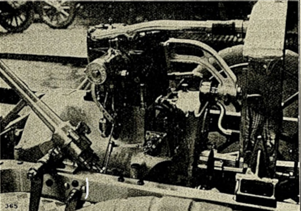 12hp Knight Zweizylinder, rechte Motorseite