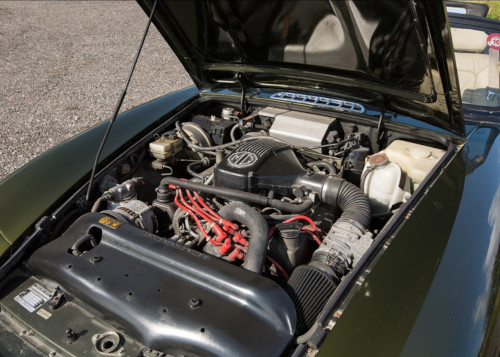 Motorraum des MG RV8 - Bild 1