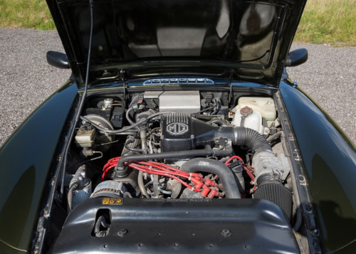 Motorraum des MG RV8 - Bild 2